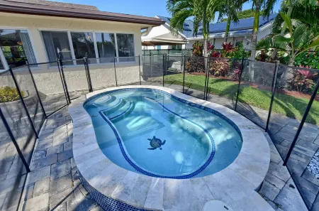 Waterfront Home!! Gulf Stream with Kayaks Отели в г. Делрей-Бич