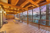 Cozy 4-bedroom cabin with jacuzzi hot tub. Overlooking ski /mnt bike slopes.