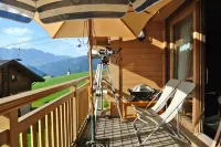 Charming apartment, 6 pers `` Savoyard style '', located at the foot of the slopes Hotels in Crest-Voland
