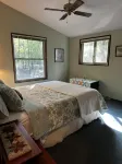 Deer Crossing — Cozy comfort with hot tub and firepit