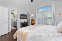 ⭐️ Luxe Paradise ⭐️  3 King Beds ✅  Fast Wifi ✅  Free Parking