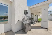 NEW! Desert Oasis! Large Pool/Spa + Firepit + Gameroom