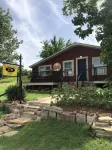 Cheerful 2 bedroom cabin in beautiful Medicine Park!