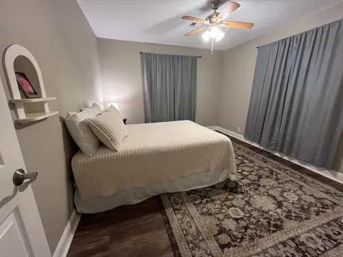 The Nest - centrally located - 2 bed / 1 bath home 그로브 호텔