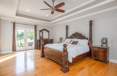 Private Waterfront Estate w/ Pool & Hot Tub - 10 Miles to Sav Historic District
