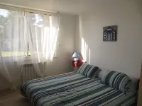 Modern house, quiet, very bright with garden and terraces