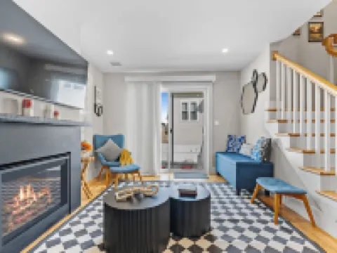 Luxury large house minutes to Cambridge and Boston Hotels in Watertown