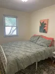 Cheerful mid-town home close to Bass Pro, shopping and local eateries.