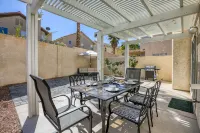 Modern, spacious, comfy! Minutes to Red Rock, Golf, Tivoli Village and the Strip Hotels near Rampart Commons