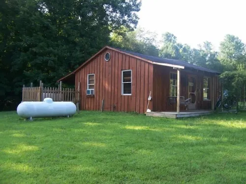 1 room cabin Fern Creek Cabins @ New River Gorge White Water Hiking Hot tub.