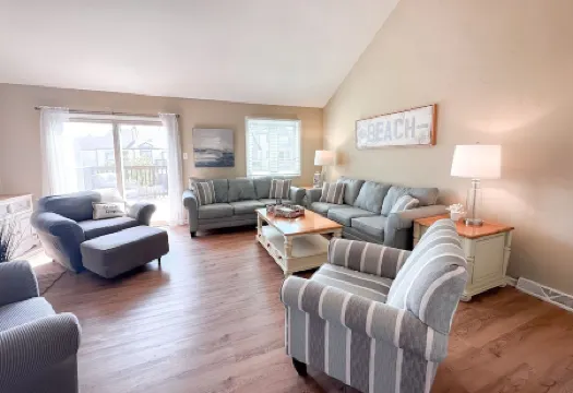 Coastal Soul - Beach block, on cul-de-sac street, pet friendly.