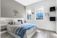 Chic & Cozy River District Townhouse