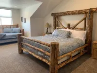 Newly updated 2 bedroom/bath condo close to 3 ski areas