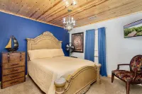 Spectacular Lake View, Luxury Cabin provides the perfect gathering place.