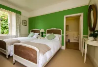 Peaceful Quality 2 bedroom/2 bathrooms Country House Apartment:beautiful garden