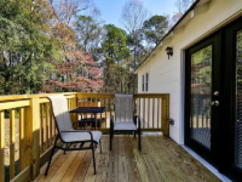 Charming Country Cottage Retreat -  Walking distance to Downtown Hotels in Paulding County