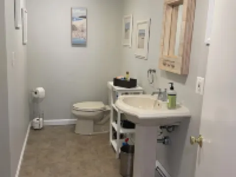 Beachfront Bliss: Water Front, Steps to Sand, Minutes from Dining & Attractions! Hotels in New London