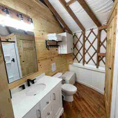 Newly Listed Yurt in Hocking County Rooms