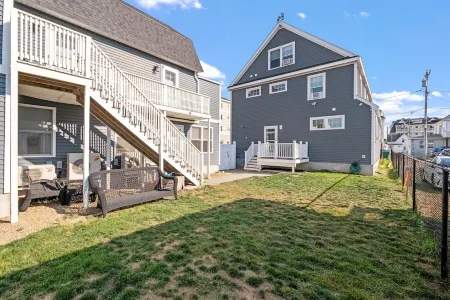 Luxurious 5-bedroom home steps from Hampton Beach & all entertainment Отели рядом с достопримечательностью «Casino Ballroom»