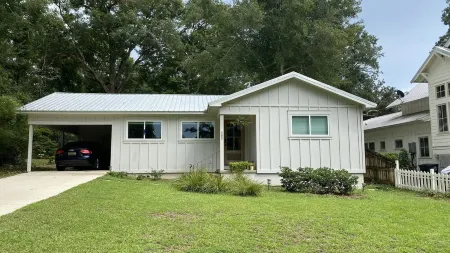 Modern 3 bedroom close to the bay and downtown!