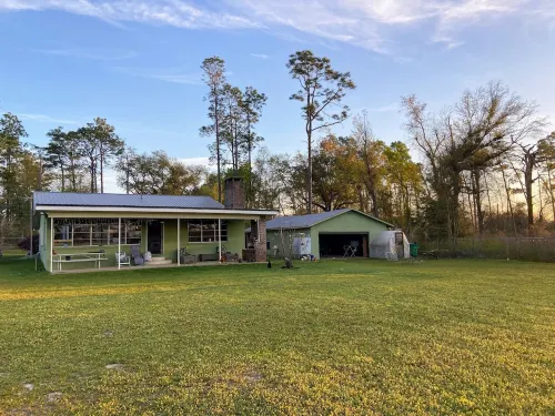 Rustic Retreat on Paradise