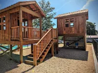 NEWLY REMODELED TABLE ROCK LAKEFRONT RESORT-POOL-FUN-LAKE ACCESS