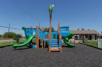 5★ Waterfront home w/ bikes & kayaks, fire pit! Amazing underwater fishing light