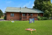 Moose Horn Lodge- A Clean Cabin for Families, Wedding Goers & Montana Adventures