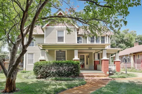 Home by the river, 5 Bedrooms, 5-minute walk to Children Museum, POOL TABLE! - Boutique