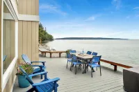 Beachfront, Water & Mountain Views, Epic Deck on Whidbey Island! Hotels in Langley