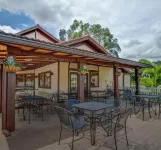 Bright Waterfront Condo Corner Unit with Lanai ~ close to AMI beaches and IMG
