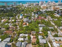 The Julia Place Carriage House-Walk downtown from old Florida glam!