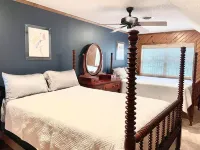 Updated lake house on beautiful Bear Creek!