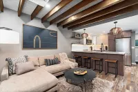 Elegant Duluth Suite / 15 Min Drive to Access Canal Park / Easy, Close Parking!