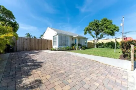 Elegant 2BR Home w/ King Bed, MegaYard & Tank Pool