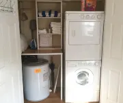 Cozy upper studio- fully equipped & close to town, harbor, shops & restaurants!