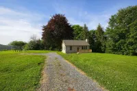 The Willow Street Cottage / Close to Willow Valley / 2 Bed / 1 Bath Hotels in Pequea Township