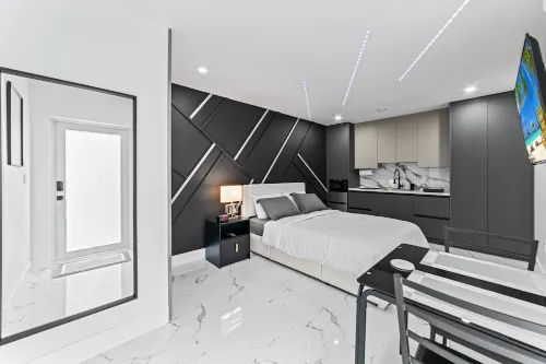 Cozy Luxury Room. Luxurious studio retreat with sleek design.
