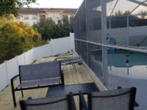Amazing heated pool 4 BR/2 baths newly renovated home with large deck! Hotels in Wesley Chapel