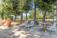 Independent villa with swimming pool and garden immersed in the Tuscan hills
