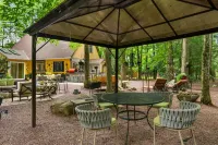 Lake Naomi Forest Oasis Retreat with Hot Tub & Lounging Galore