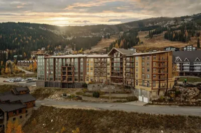 Steps to lift.New Construction 2 bd/2 bath in the heart of Schweitzer Village.  호텔