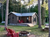 Little Sisu - Nordic Hideaway on Silverthorn Lake Hotels in Lenroot