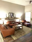 Cozy 2-bedroom townhome with WiFi, Golf in soothing Village of Oak Creek Sedona