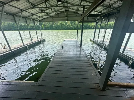 Lake House on Cedar Creek Lake - Hoot Hoot Holler Hideaway Отели в г. Franklin County