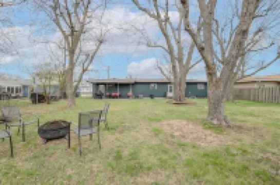 NEW! Cozy Ranch/ Sleeps 8/ 5 Mins to Grand Pk/ Just Mins to Downtown Westfield!