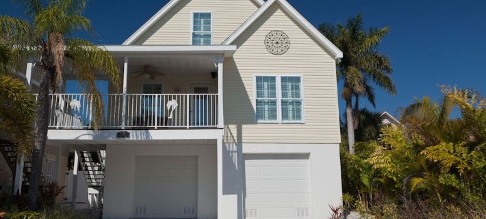 Happy Island Cottage: Heated Pool, 5-Min Walk to Beach, Pet Friendly Hotels in Holmes Beach