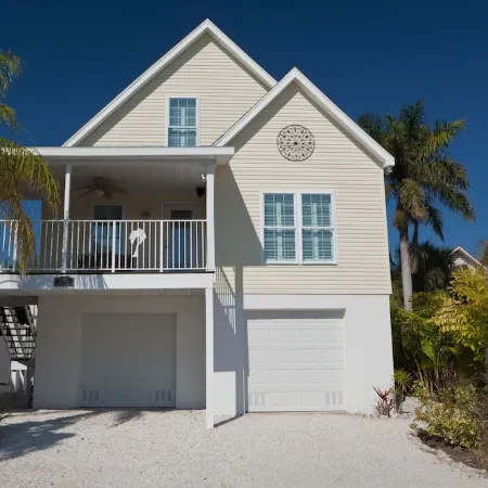 Happy Island Cottage with Heated Private Pool