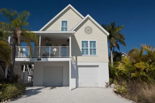 Happy Island Cottage: Heated Pool, 5-Min Walk to Beach, Pet Friendly - Badekar