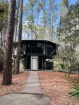 Stunning Sea Pines Treetop Oasis Deck & Grill with short walk to Harbourtown
